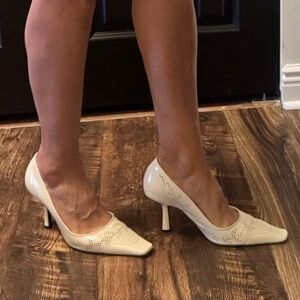 Authentic New BURBERRY Women Ivory CHISEL Leather Pumps Square Toe Heels